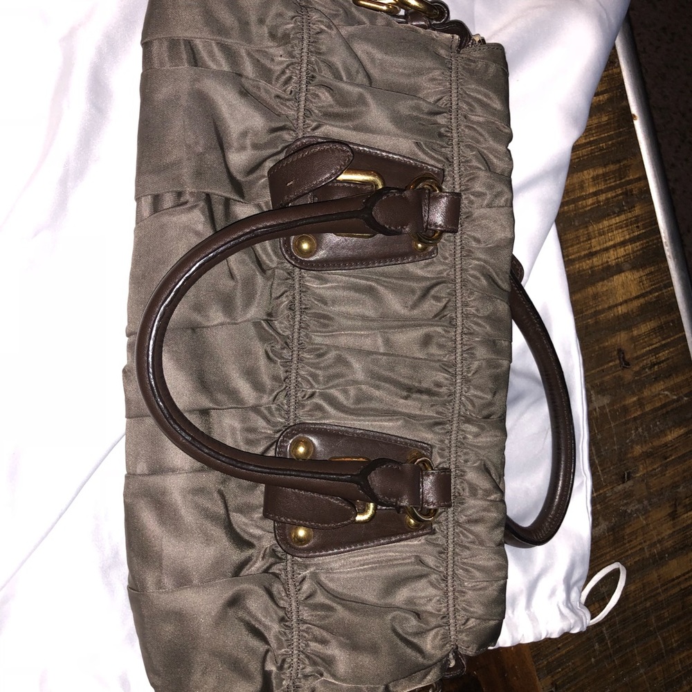 Prada - Picture 4 of 5